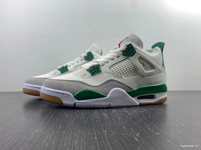 Air 4 Jordan Green Pine DR5415-103 x Nike SB 0813